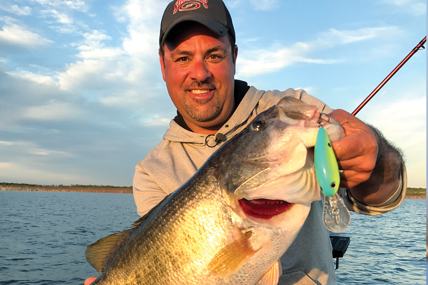 Mark Zona Discusses Benefits of Pro-V Bend  ZONA's Awesome Fishing Show!  Mark Zona discussing the benefits of the Pro-V bend on the new TK137 Finesse  Hook. The unique shape is available