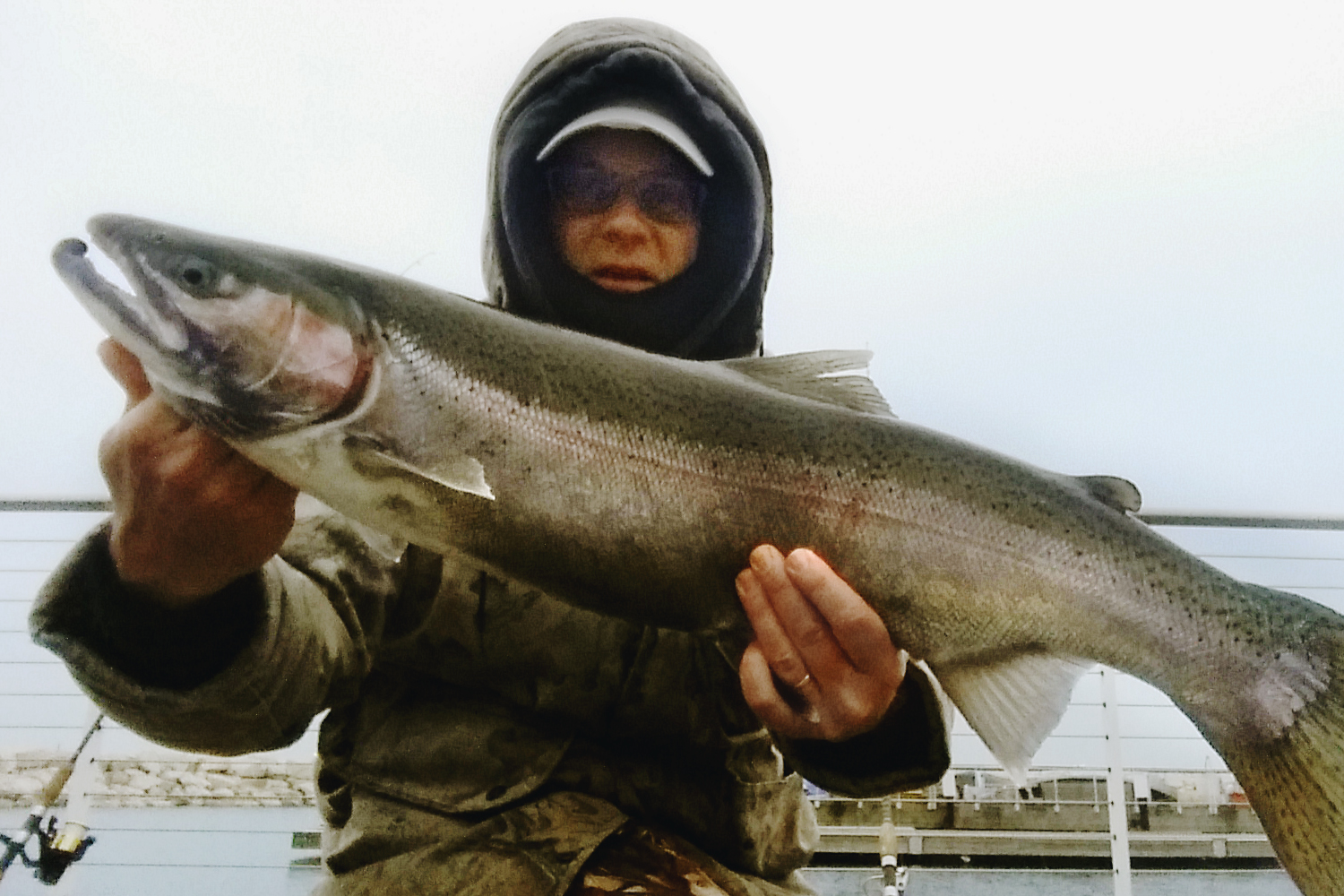 Shore fishing for salmon - Fall fishing with artificial baits